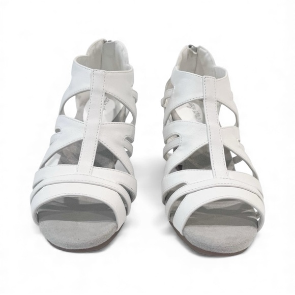 Easy Street Amaze Strappy Block Heel Sandals Back Zip White 7.5 Wide NEW - Picture 4 of 16